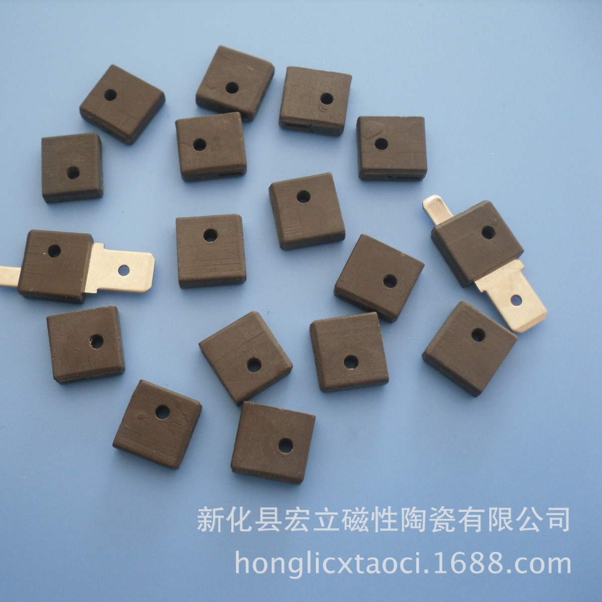 生产各种规格的汽车灯泡陶瓷，汽车陶瓷配件