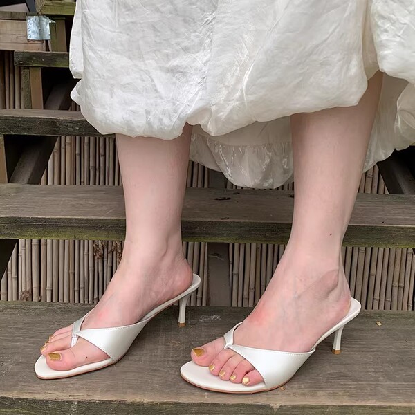 Casual retro suede flip flops made of sheepskin leather