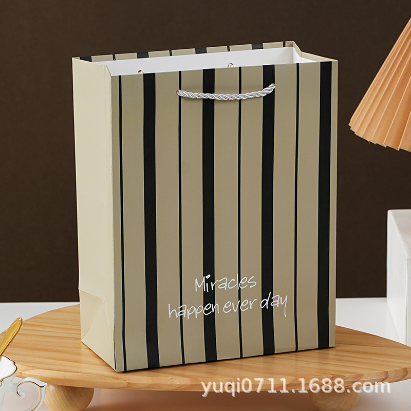 Bolsa de mano simple de alta calidad, embalaje de ropa de alta gama, bolsas de regalo, bolsas de cartón blanco, logotipo de impresión directa