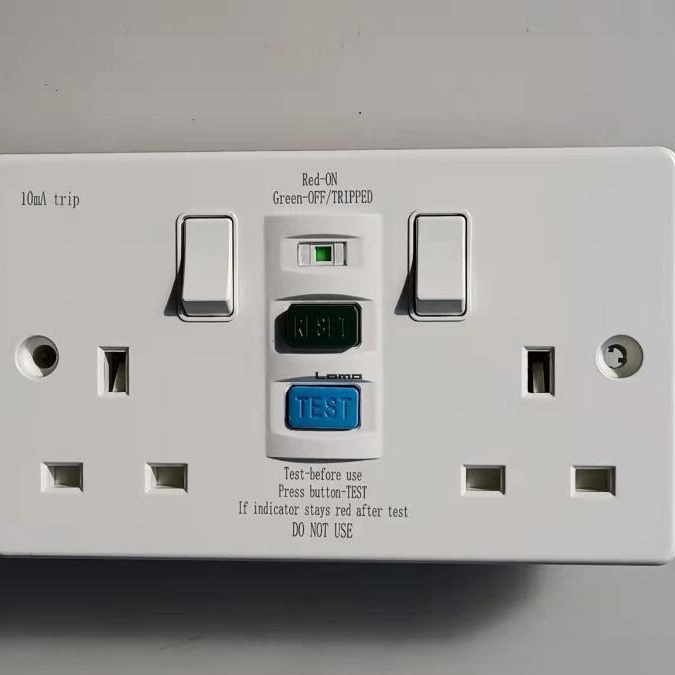 隆马电器 双排英制 英规多功能香港漏电插座 漏电保护墙壁开关13A
