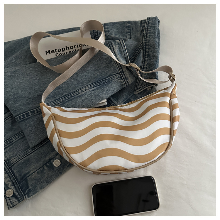 2025 Korean-style laid-back crossbody bag new versatile commuting dumpling bag, large-capacity commuting single-shoulder bag for women undefined