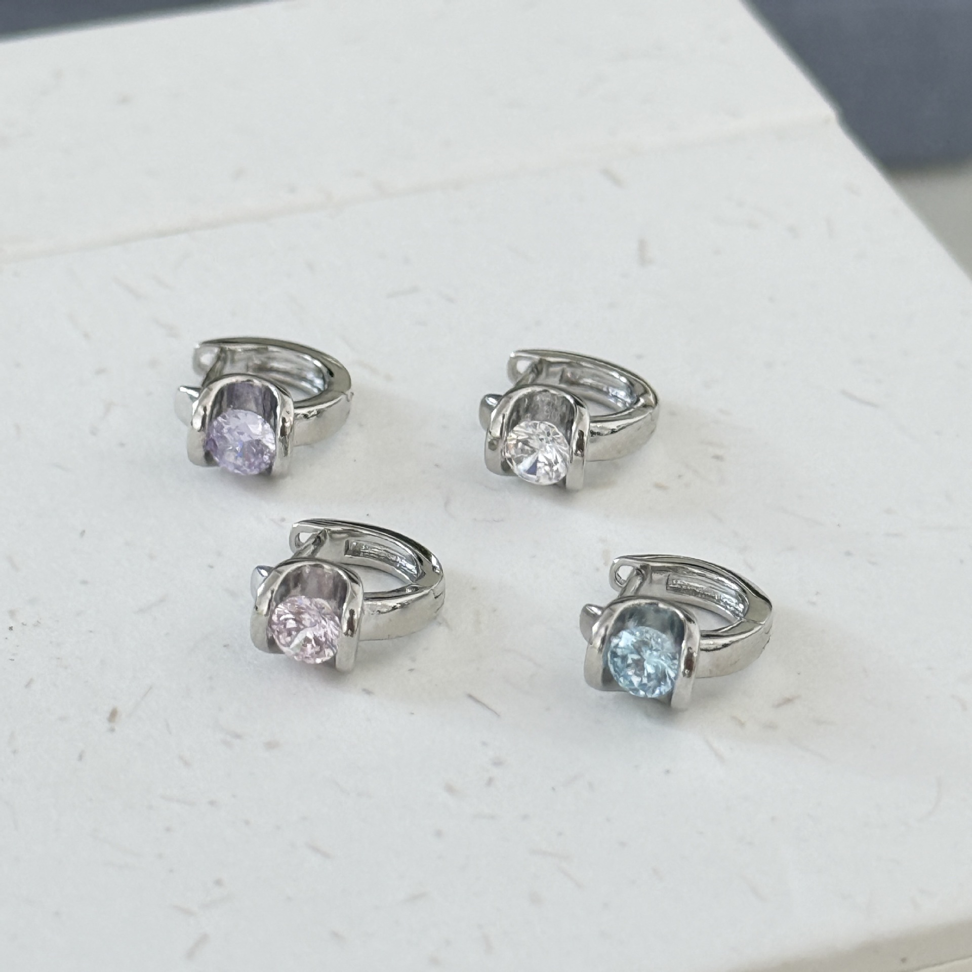 Super Sparkling Diamond Ring Design Mini Edge Ear Cuffs Basic Versatile Commuter Style Straight Pin Ear Care for Women