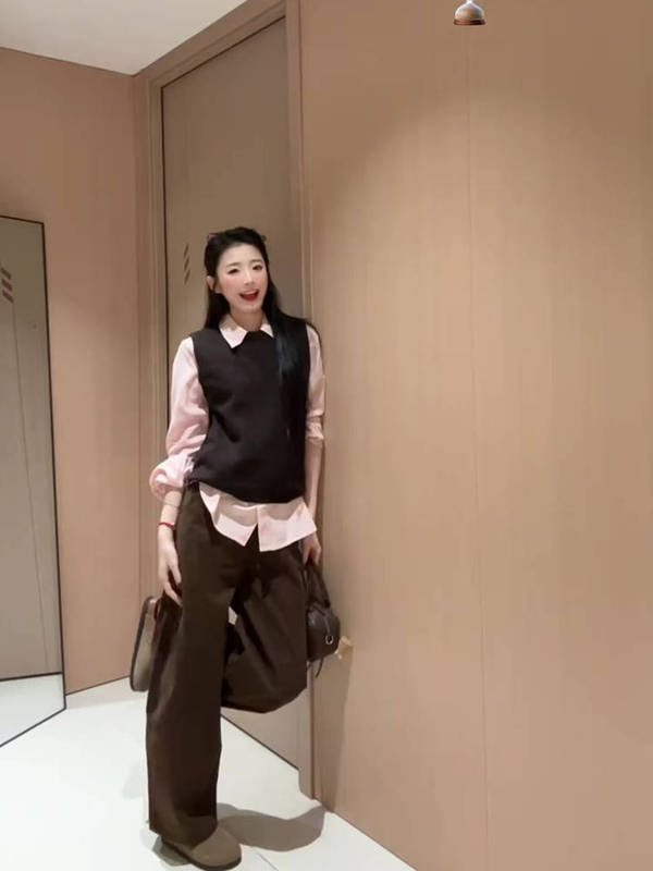 学院风棕色圆领马甲背心女2025新款早秋套装显瘦百搭衬衣开衫上衣|undefined