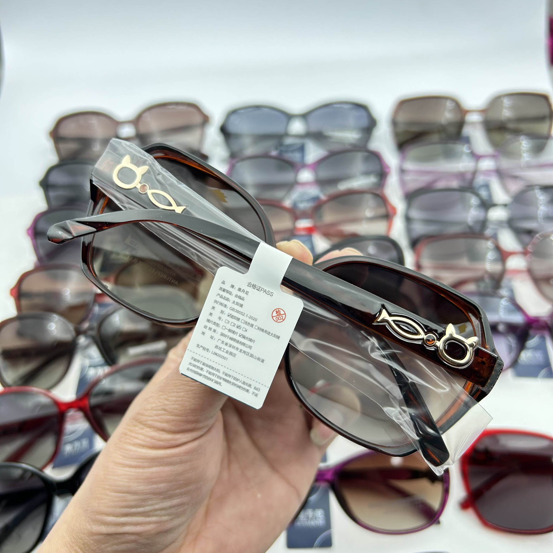 Polarized sunglasses for middle-aged and elderly women, anti-UV sunglasses with large and small frames for mothers, outdoor driving sunglasses, fashion-forward