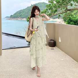 浅绿色法式风气质不规则无袖连衣裙女2026夏季新款高级感绣花长裙