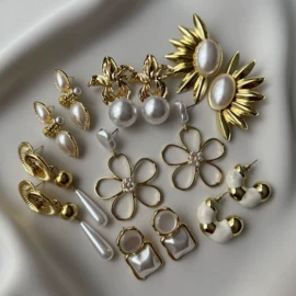 项链;戒指;耳环