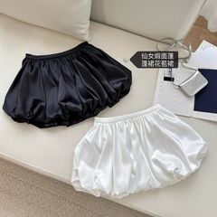 白色法式赫本风缎面半身裙女夏季新款高腰蓬蓬裙防走光花苞短裙子