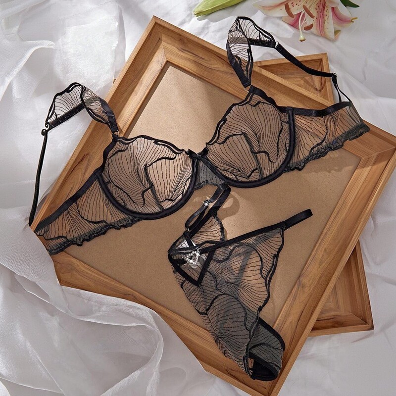 European and American Sexy Transparent Lace Ultra-Thin Embroidered Intimates for Big Breasts, Slimming Look, Pure Lust Temptation, Sexy Bra Set European and American Sexy Transparent Lace Ultra-Thin Embroidered Intimates for Big Breasts, Slimming Look, Pure Lust Temptation, Sexy Bra Set