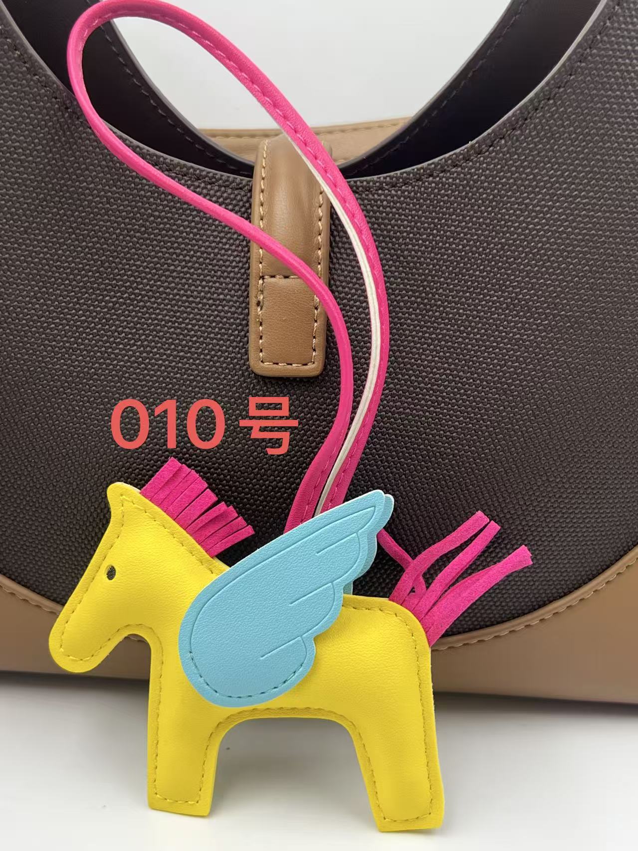 Colgante de bolsos Pegasus Mini Colgante de bolsos de estilo simple llaver de cuero image 16