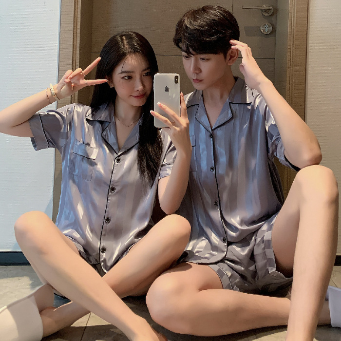 Pajamas de pareja de seda de alto nivel de verano de mujeres de manga corta grande set de seda delgada de verano ropa para el hogar de hombres