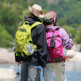户外男女大容量登山背包旅游爬山轻便专业徒步运动旅行双肩包