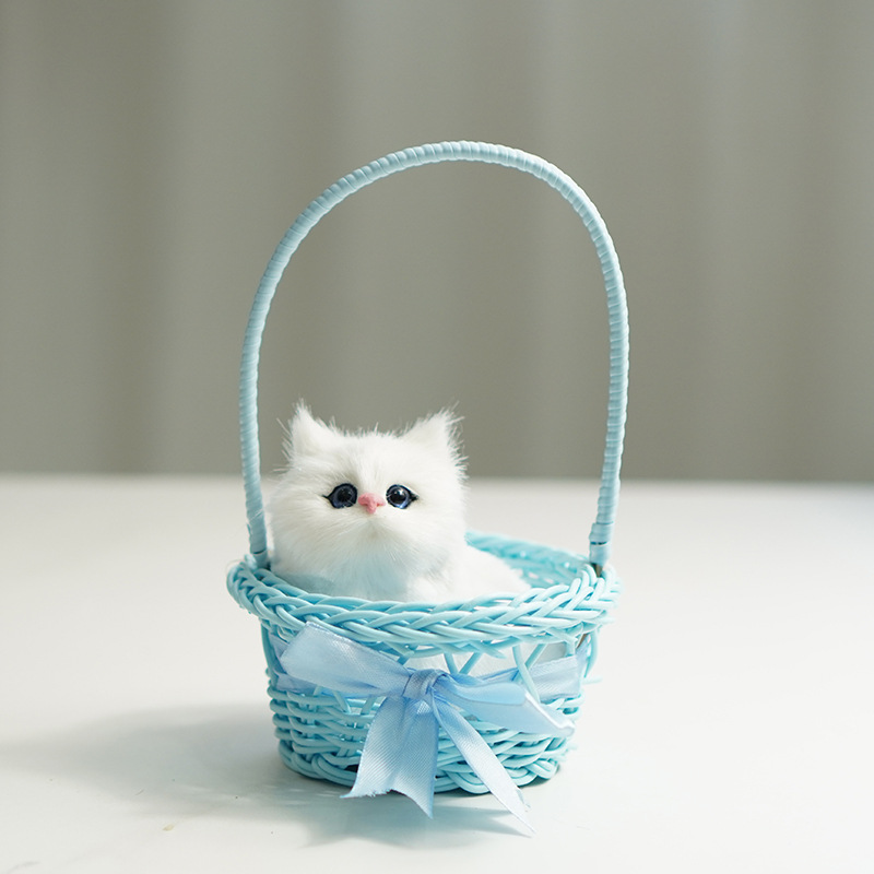 높은 바구니 (파랑) + 작은 흰 고양이가 짖을 수 있습니다