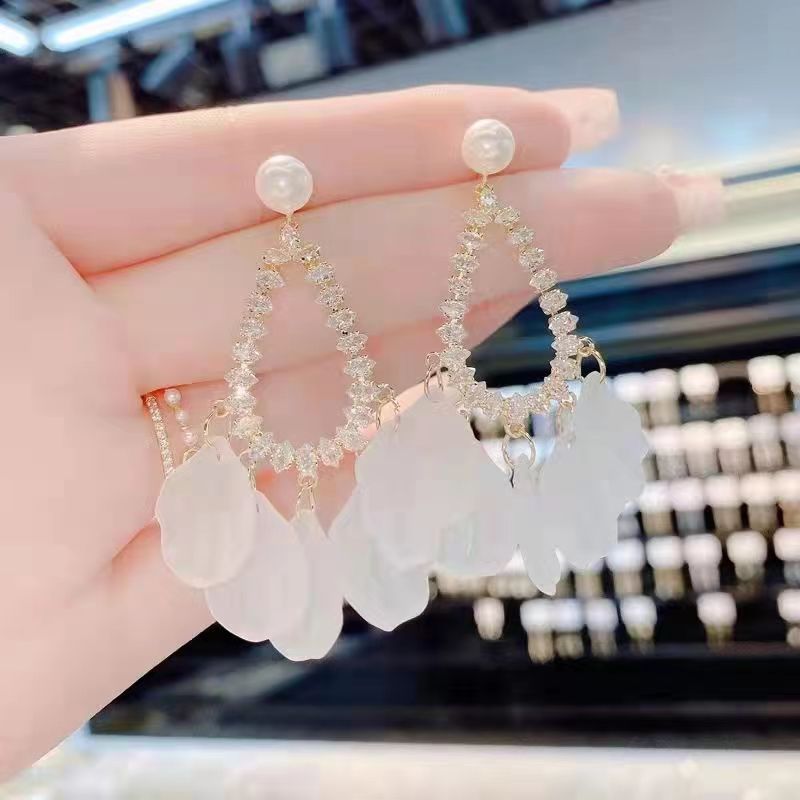 Acrylic fashionable earrings with zircon drop-shaped with tassels