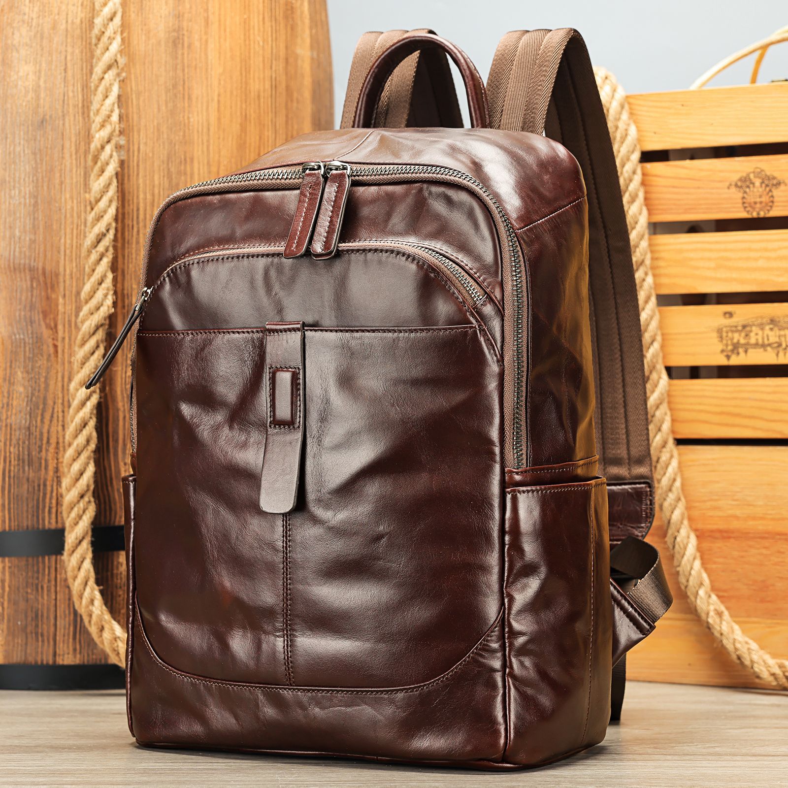 新型男性本革リュックサックシンプル軽便旅行カバンビジネスカジュアル大容量パソコンカバン牛革カバンブーム