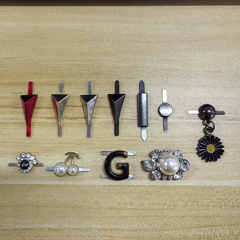 Световая доска треугольная металлическая застежка рюкзак для украшения простой маленький аксессуар многоцветная пуговица G-образная пуговица хризантема