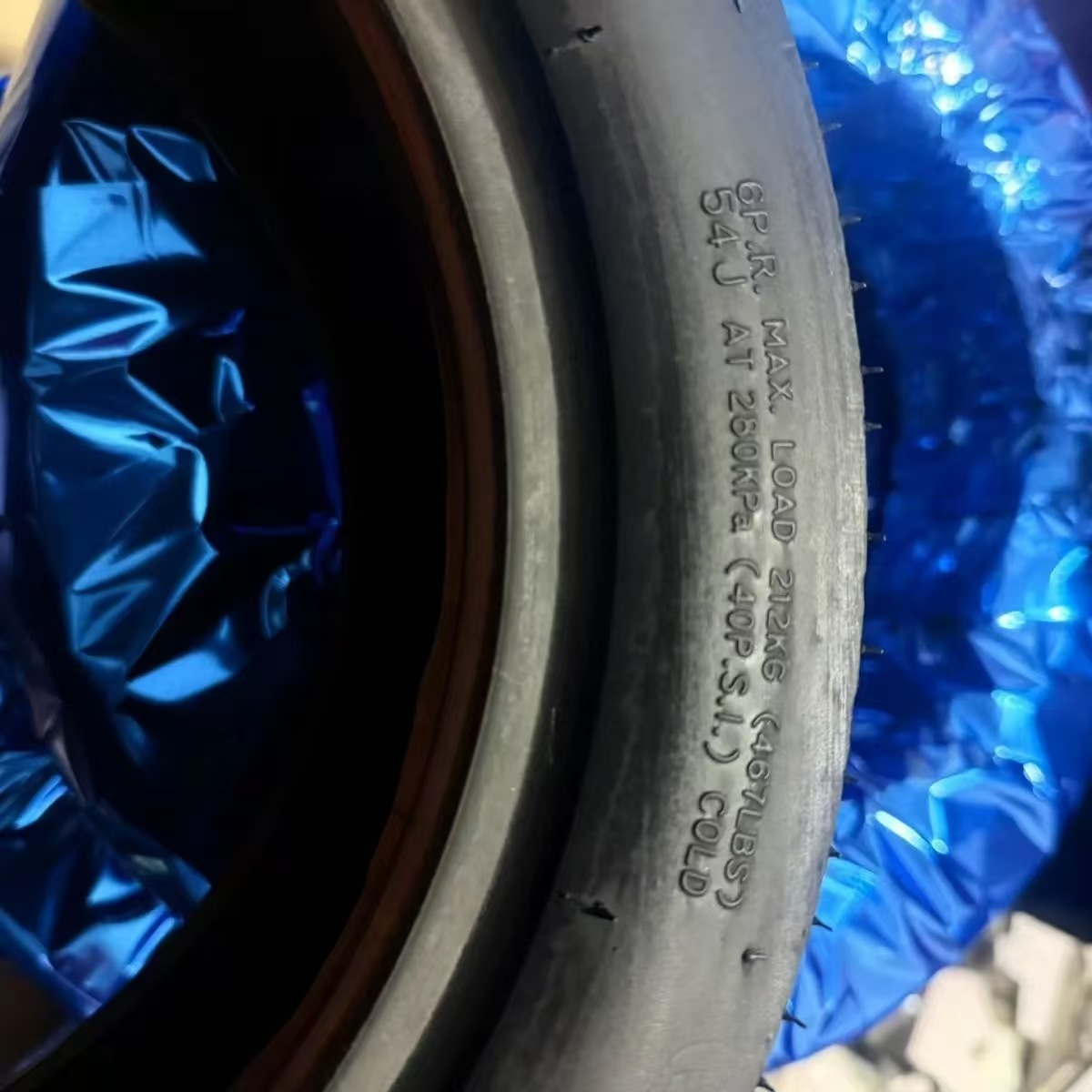 130/60-10 Tire for Electric Vehicles and Motorcycles, Anti-Skid, Rain and Shine Resistant, Wear-Resistant, Vacuum Tire for Electric Scooters