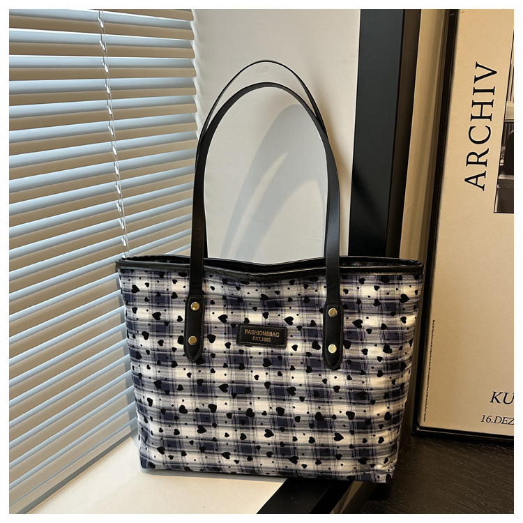 Fashionable large-capacity tote bag for women, new autumn 2024 collection, casual retro single-shoulder bag, commuter handbag, cross-border bag undefined