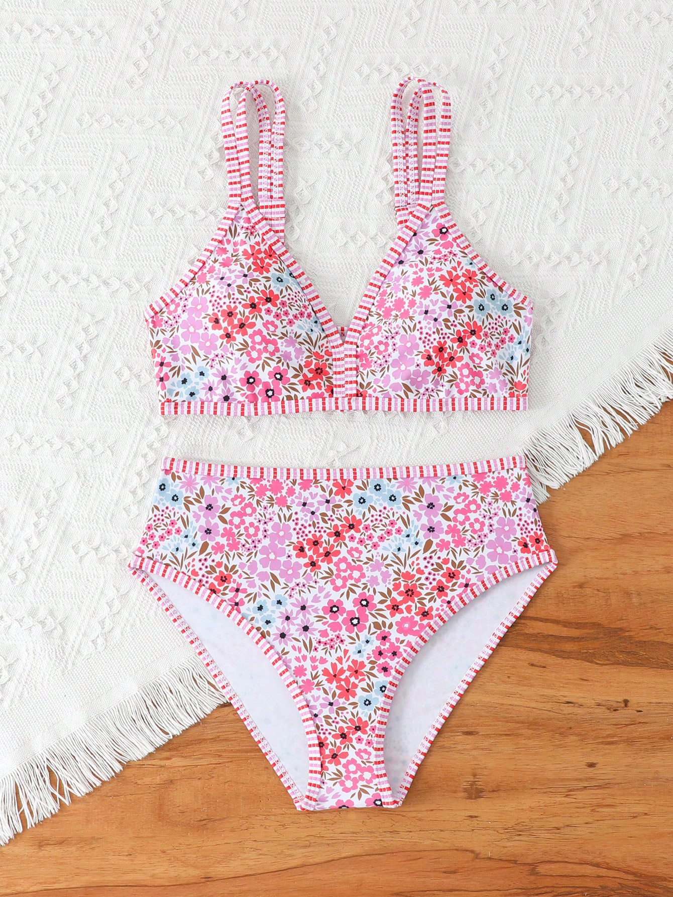 Blommig bikini för flickor med dubbla axelband badkläder_voghion.com