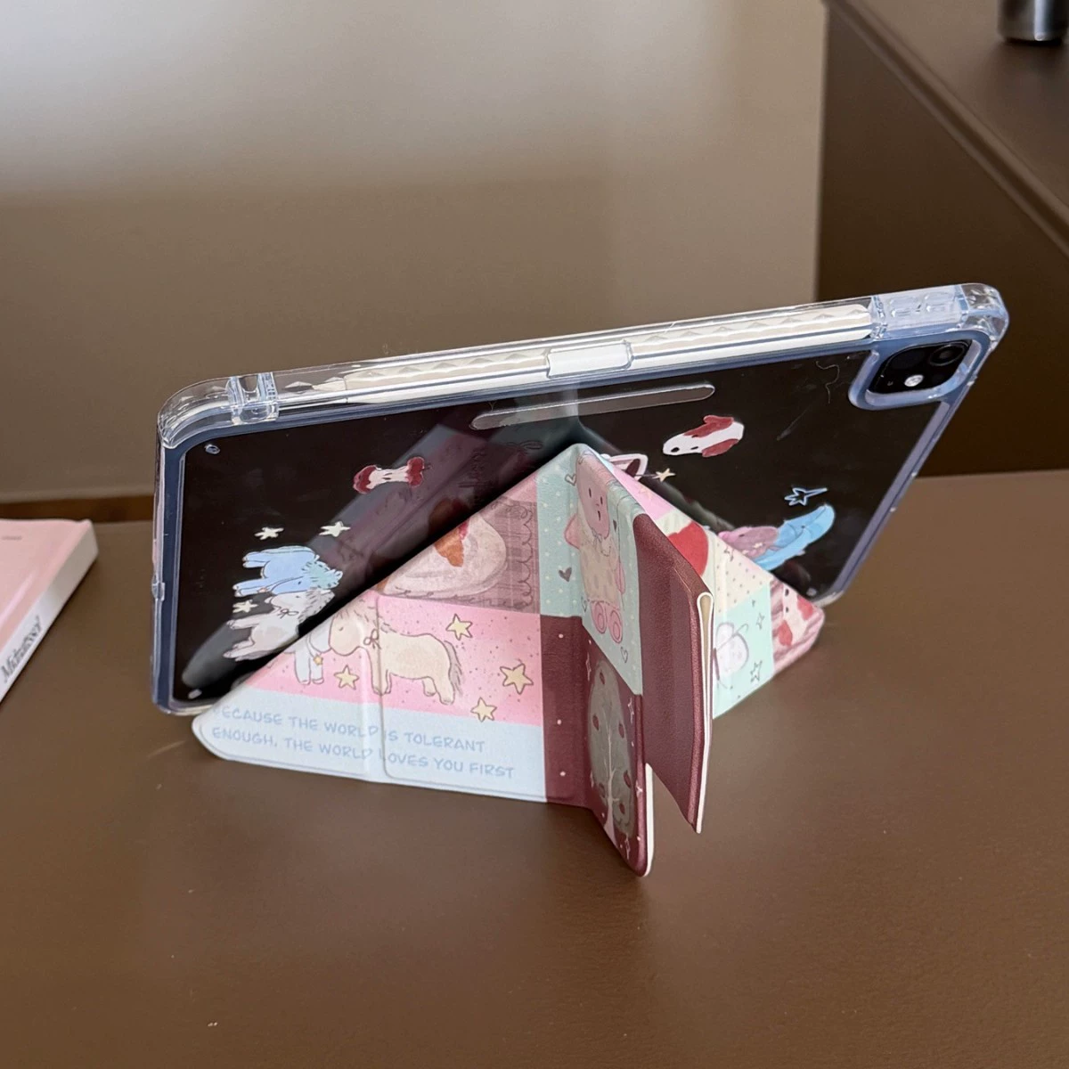 Мультяшная медведь-заяц головоломка Подходит для чехла на iPad Защита чехол 2025 Pro11/13-дюймов планшет Магнитная пряжка