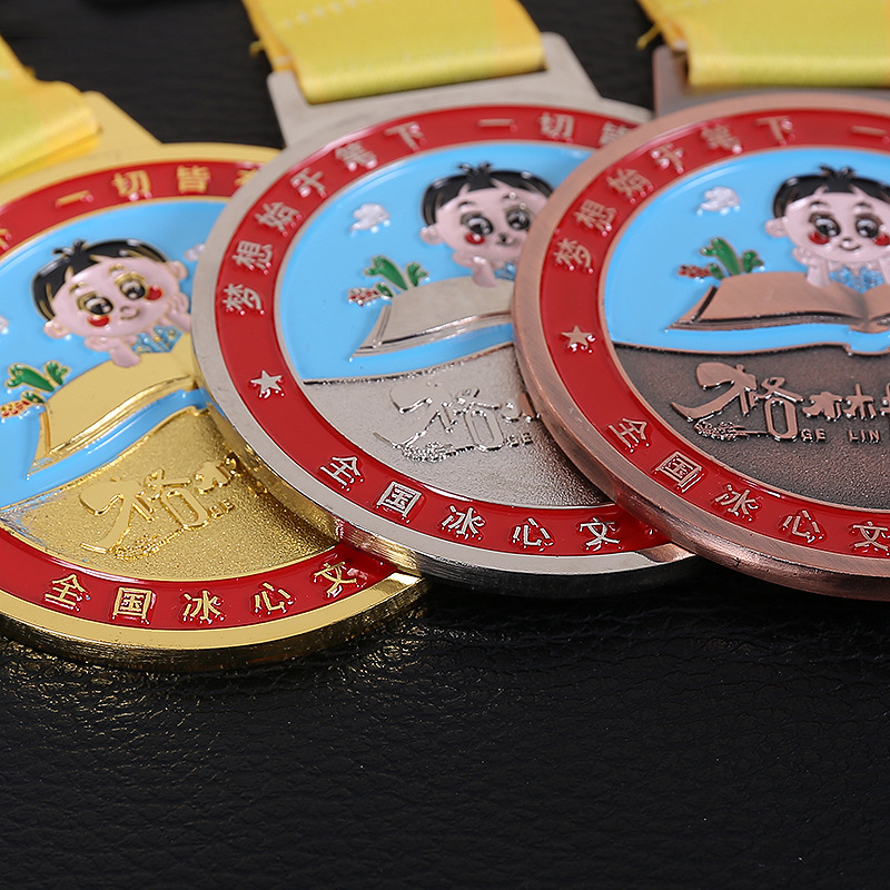 Fábrica al por mayor nueva maratón en blanco creativo juegos conmemorativos hoja de oro medalla de metal personalización