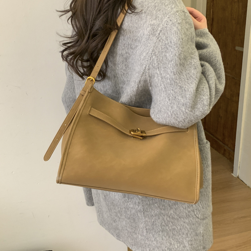 Otoño y invierno bolso de mochila de mujer de gran capacidad 2025 nuevo retro viaje bolsa de mano casual versátil bolso de hombro bajo la axila image 3