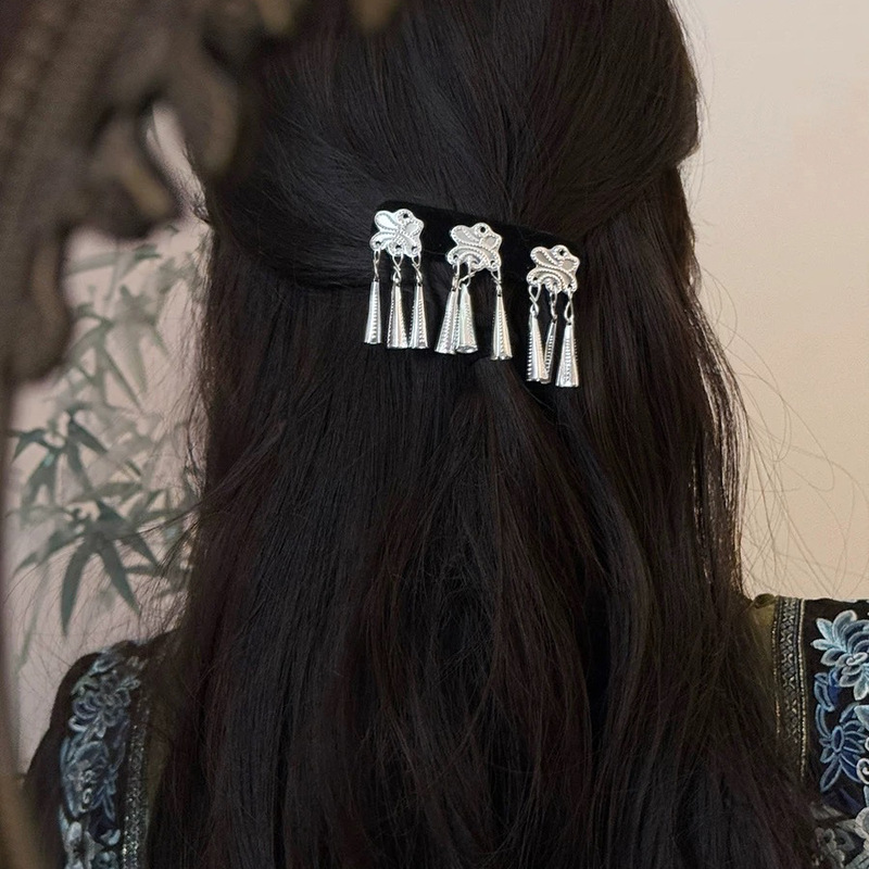 新しい中国風エスニックスタイルミャオ族シルバータッセルヘアピンレトロニッチ前髪サイドクリップヘアアクセサリーミャオ族女性の古代スタイルの頭飾り|undefined