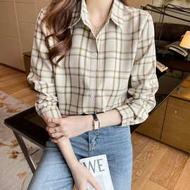 实拍洋气休闲春季新款女装翻格子衬衫上衣卡其打底衫衬衣