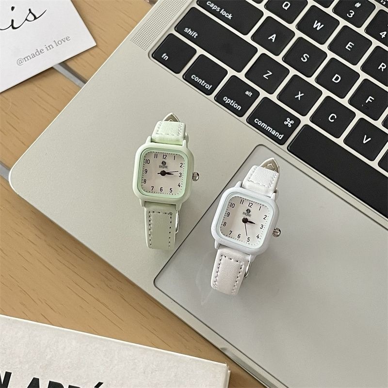 Popular Small Square Watch for Women, Fashionable and Simple Leather Strap, Student-Friendly, Niche Small Wristwatch, Exam Digital Watch for Women