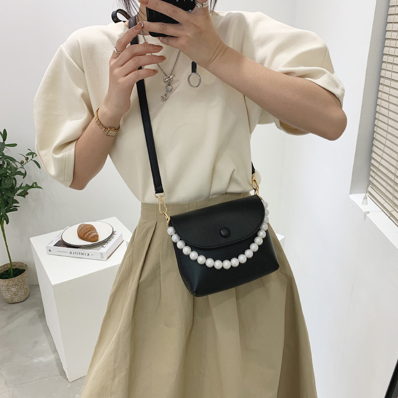 Fashion Pearl Chain Shoulder Messenger Portable Small Square Bag display picture 3