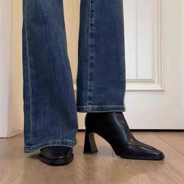 Women's high-heeled ankle boots, 2026 autumn/winter new fashion collection, featuring a square toe, Martin boot style, French-style chunky heel, and a fleece-lined, slimming design Women's high-heeled ankle boots, 2026 autumn/winter new fashion collection, featuring a square toe, Martin boot style, French-style chunky heel, and a fleece-lined, slimming design