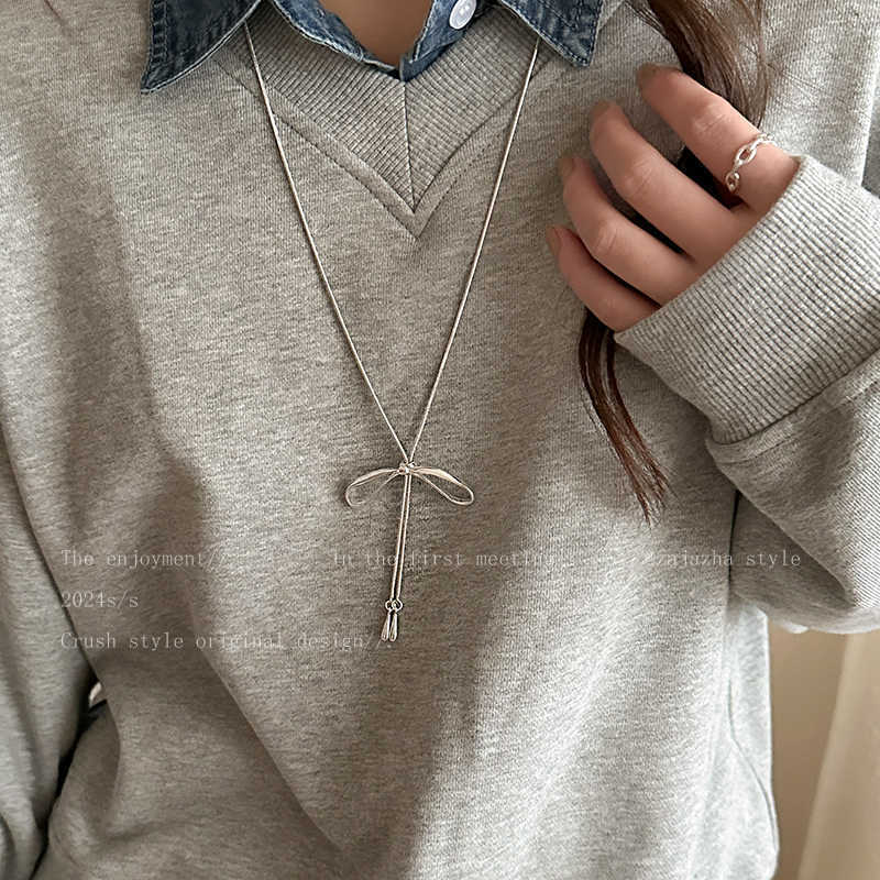 Pull bow necklace