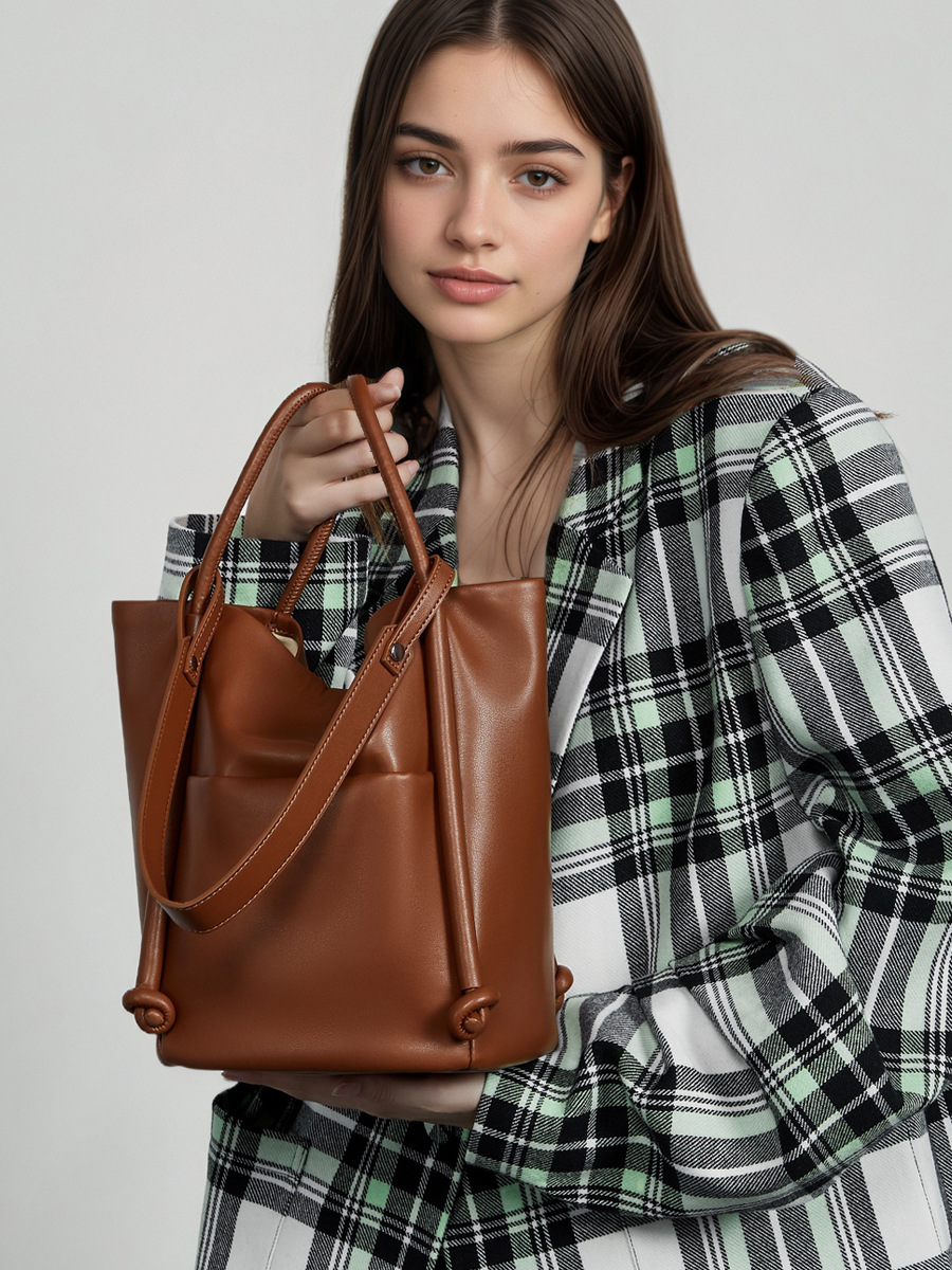 Fashionable small design high quality leather one-shoulder bag