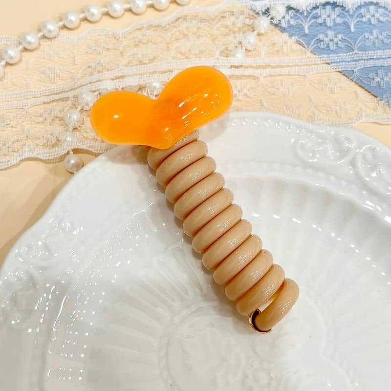 밝은 오렌지색