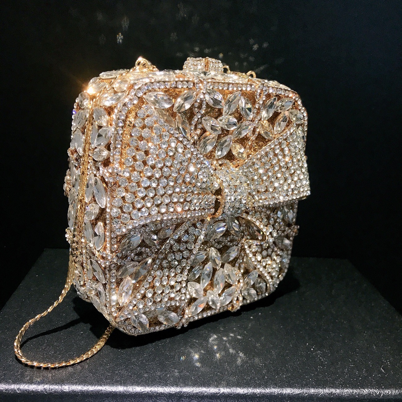 Cross-border nuevo arco caja de regalo de diamantes bolsas de cena de diamantes de agua bolsas de mano nuevo embrague de diamantes