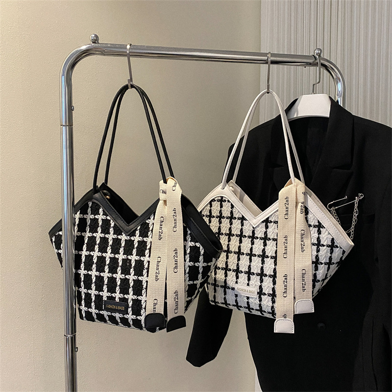 Moudehandtasche 2024 Nei Trendy Damen Een-Schëller Grousskapazitéit Karierten Schal Tote Bag_voghion.com