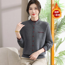 中年妈妈秋冬半高领打底衫中老年女装宽松一体绒内搭针织衫毛衣