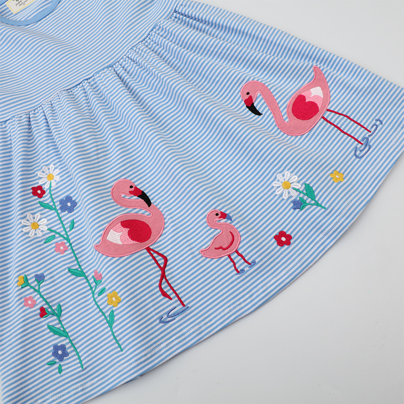 El fabricante original se especializa en el suministro transfronterizo de ropa infantil europea y americana, nuevos vestidos infantiles de primavera y otoño, faldas de punto de manga larga para niñas.