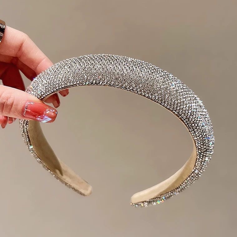 Diadema con diamantes, estilo de celebridad de internet, nueva diadema de esponja de alta gama 2023 para realzar la corona, versátil para looks modernos de chicas jóvenes.
