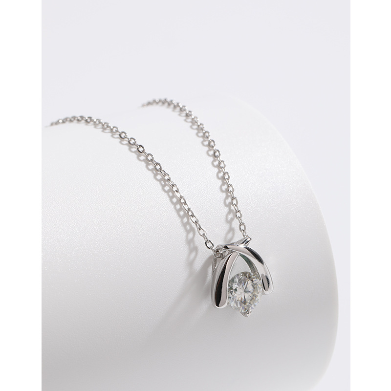 80 puntos moissanite collar de las mujeres 925 plata esterlina diseño nicho Cruz solo diamante colgante 2023 nueva cadena la clavícula