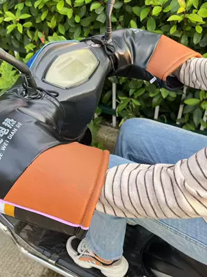 Universal electric heated handlebar covers for electric scooters and mopeds, winter electric heated handgrip covers 48V 60V 72V