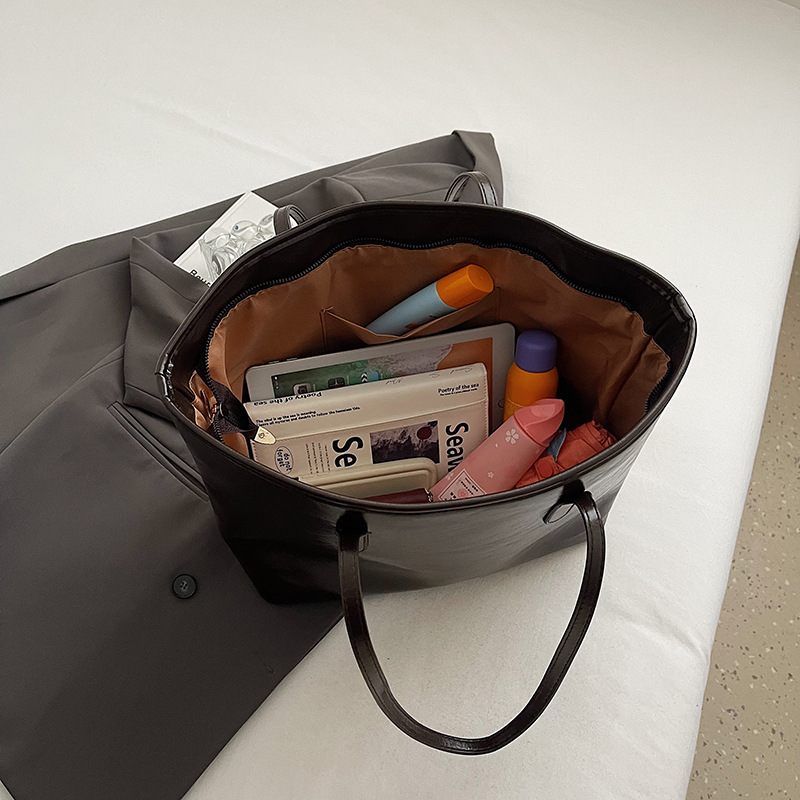 Bolsos retro casuales para mujer de gran capacidad 2025 nuevo bolso de hombro casual de otoño e invierno