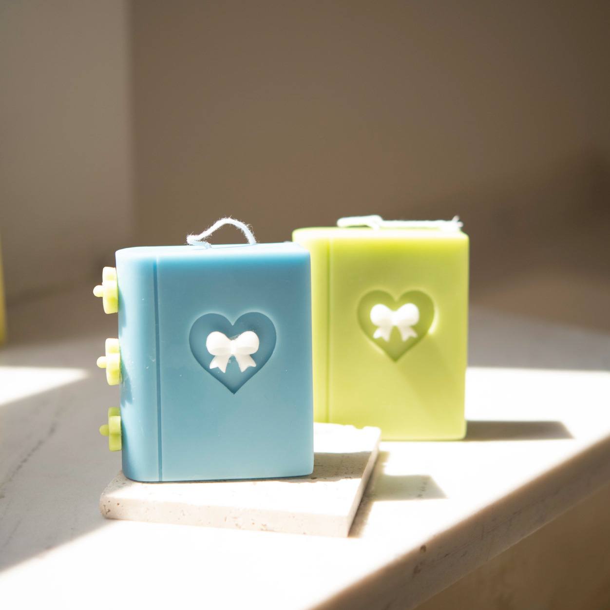 Venta caliente coreano ins estilo lindo libro forma aromaterapia vela regalo de boda regalo de cumpleaños decoración del banquete