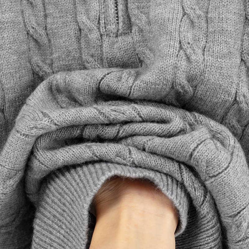 Ensemble pull en maille torsadée épaisse à demi-zip et pantalon large pour femme, collection automne-hiver. Deux pièces de haute qualité, coupe ample._voghion.com