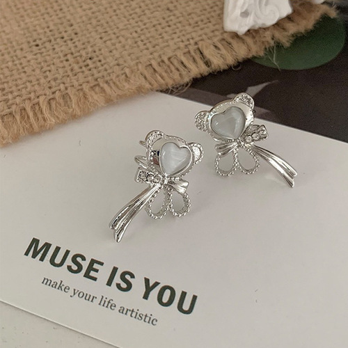 yyds new autumn and winter cat's eye stone bear ear clip earrings for women niche high-end cool style ear bone clip earrings