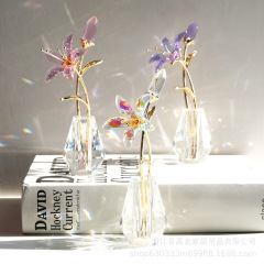 ユリの花の水晶の置物のデスクトップの植物は花瓶の工芸の贈り物のバレンタインデーの母の日の贈り物を飾ります。