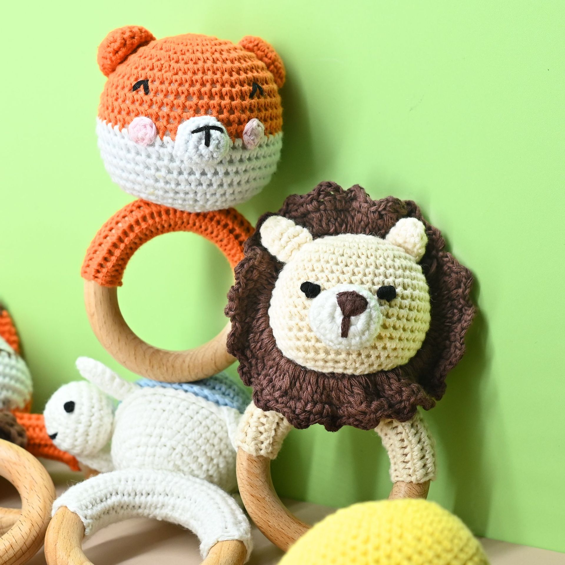 Productos para bebés círculos de haya para bebés, bebés creativos, manos tranquilizadoras, cuentas, ganchillo de animales, campanas