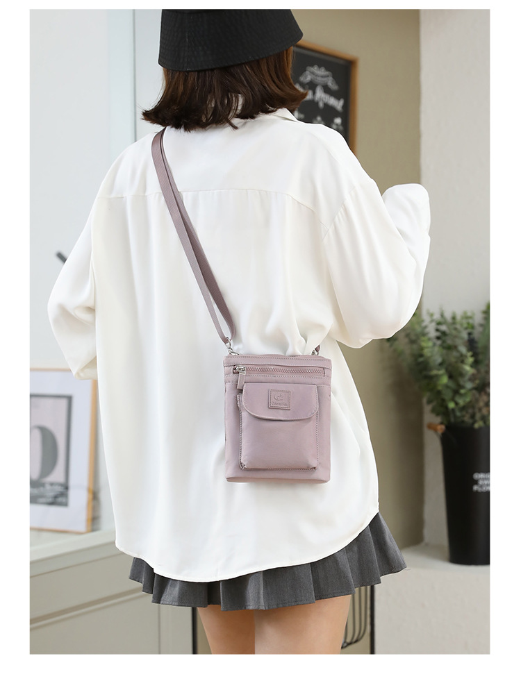 A new minimalist crossbody bag for women, a streetwear portable crossbody bag, water-resistant phone bag and waist bag undefined