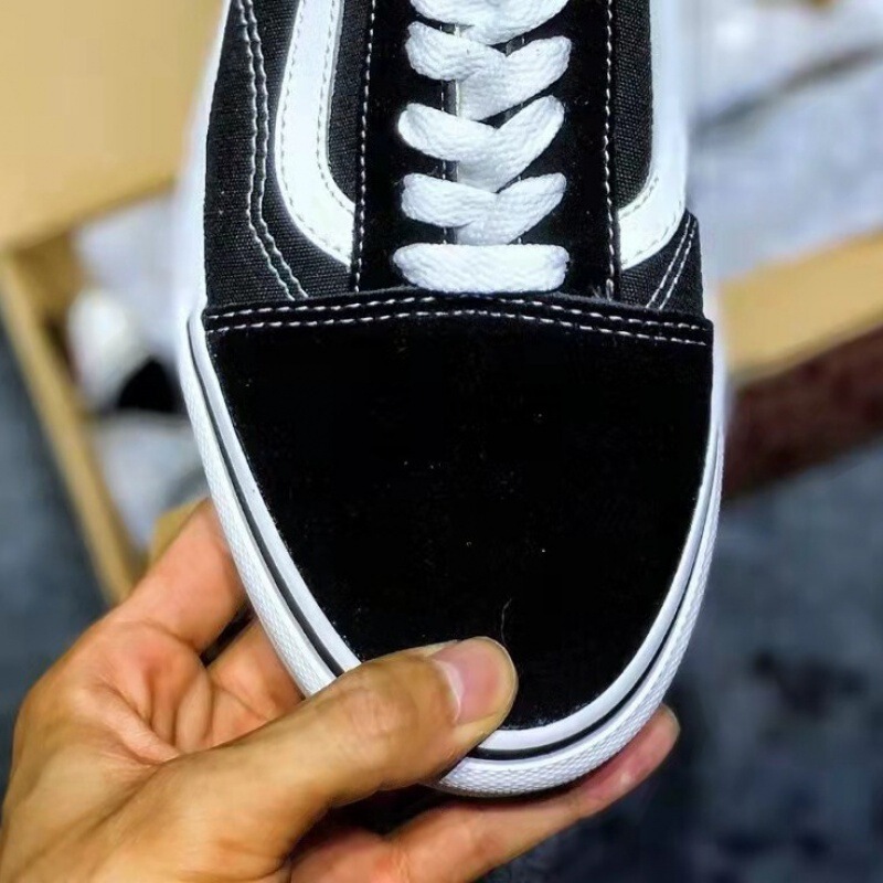 Putian High Version Vans Classic Low-Top Black and White Sneakers for Couples, Versatile Canvas Shoes, Sports Fashion Running Shoes Putian High Version Vans Classic Low-Top Black and White Sneakers for Couples, Versatile Canvas Shoes, Sports Fashion Running Shoes