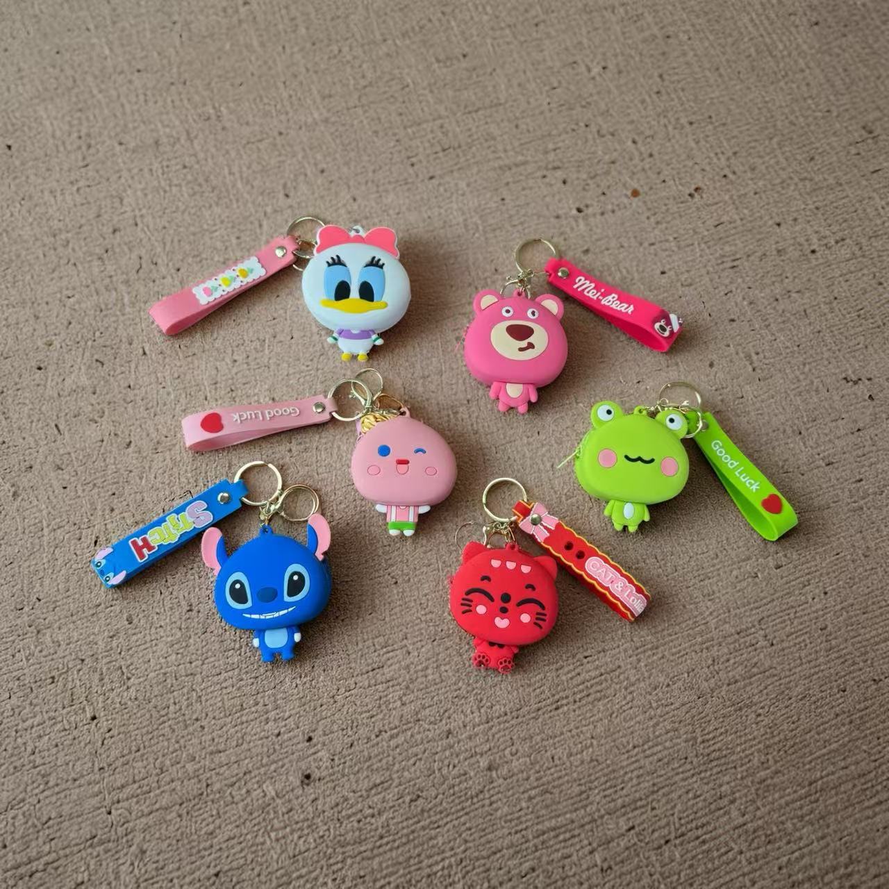 Super lindo Sanliou pareja de almacenamiento bolso de cambio llavero lindo monedero de fresa oso colgante bolso de llaves de chicas