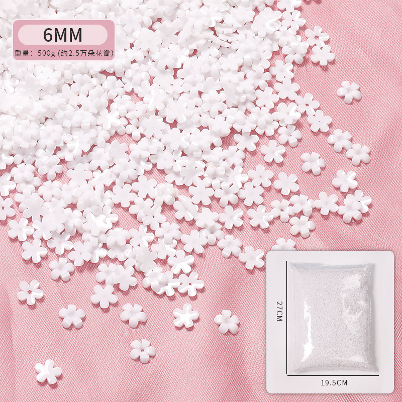 Popular manicura popular en línea de cinco pétalos de joyería de flores elegante estilo blanco resina tridimensional pequeña flor 500g a granel